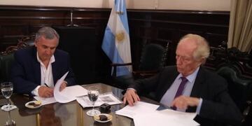 Morales firma convenio con la UNC