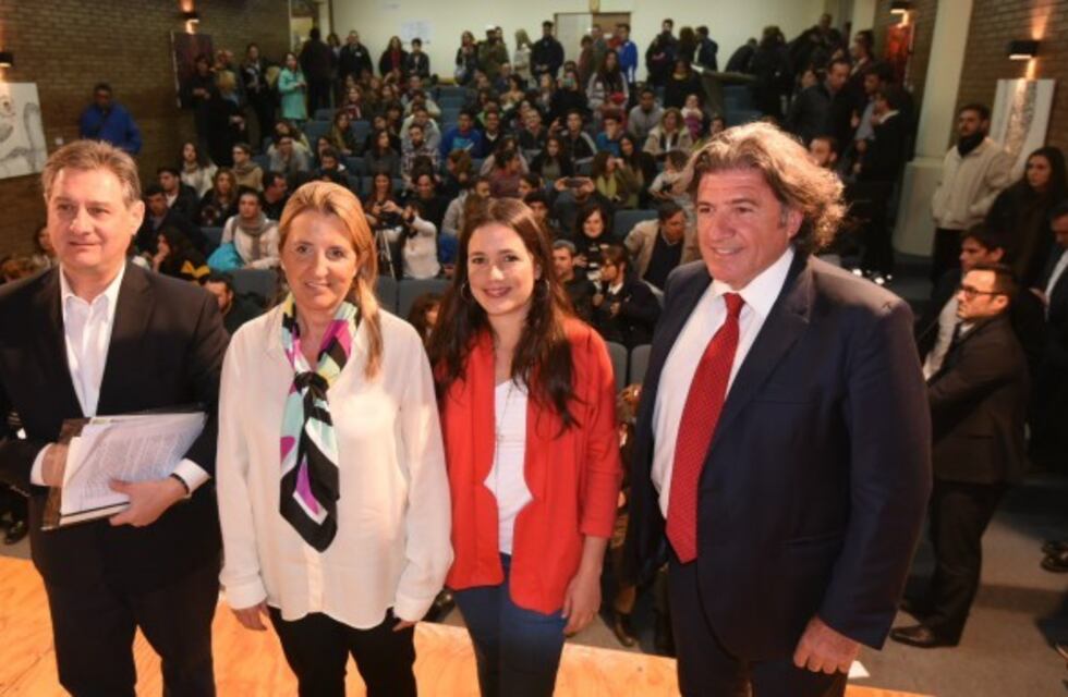 Los cuatro candidatos a diputados debatieron sobre salud y educación