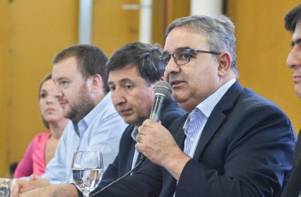 El gobernador Jalil junto al ministro Arroyo lanzaron la Tarjeta Alimentaria