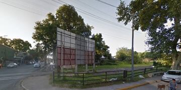 La víctima denunció que la llevaron contra su voluntad hasta la vera de las vías del ferrocarril\u002E (Google Street View)