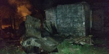 Incendio destruyó casa precaria