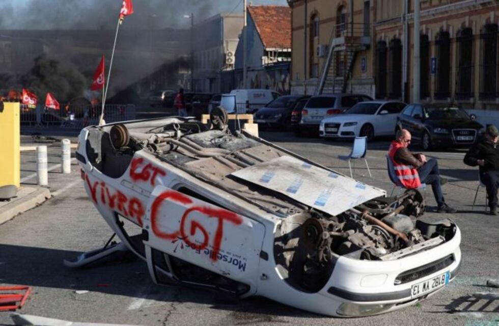 Sigue la huelga en Francia y los sindicatos advierten que "no habrá tregua" por Navidad