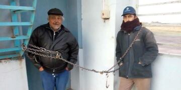 Empleados de Dasa se encadenaron en Firmat\u002E (Redacción Firmat)