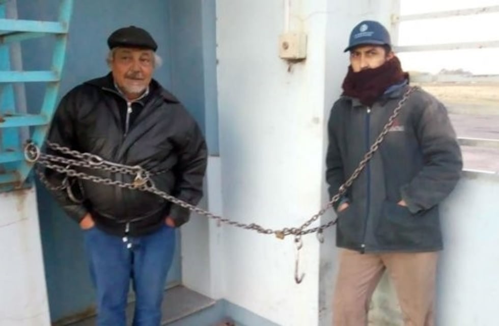 Recrudece el conflicto en Dasa y sus empleados se encadenaron por el pago de indemnizaciones