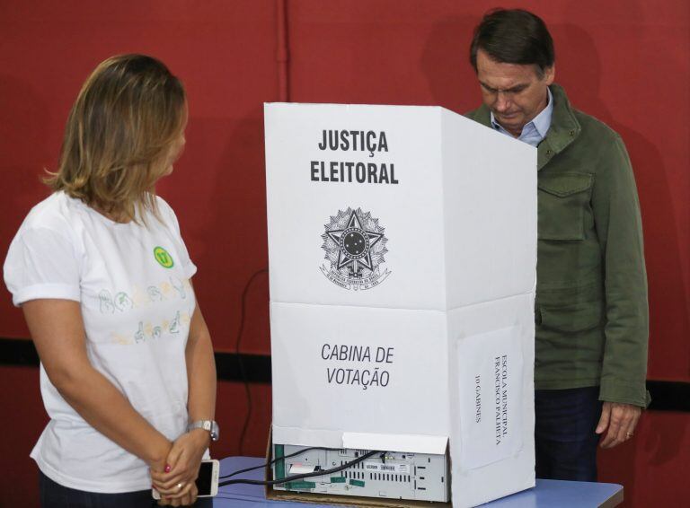 Michelle Bolsonaro junto a su marido (REUTER)