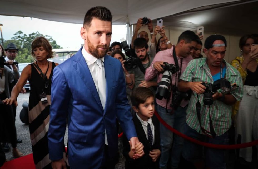 El "contratiempo" que sufrió Thiago Messi en plena alfombra roja de la fiesta de Luis Suárez