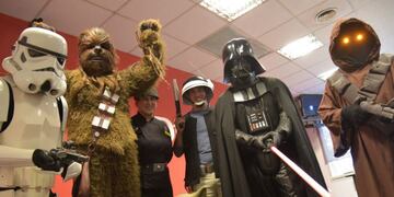 Vinieron a la redacciu00f3n y homenajearon los 40 au00f1os de la peli.