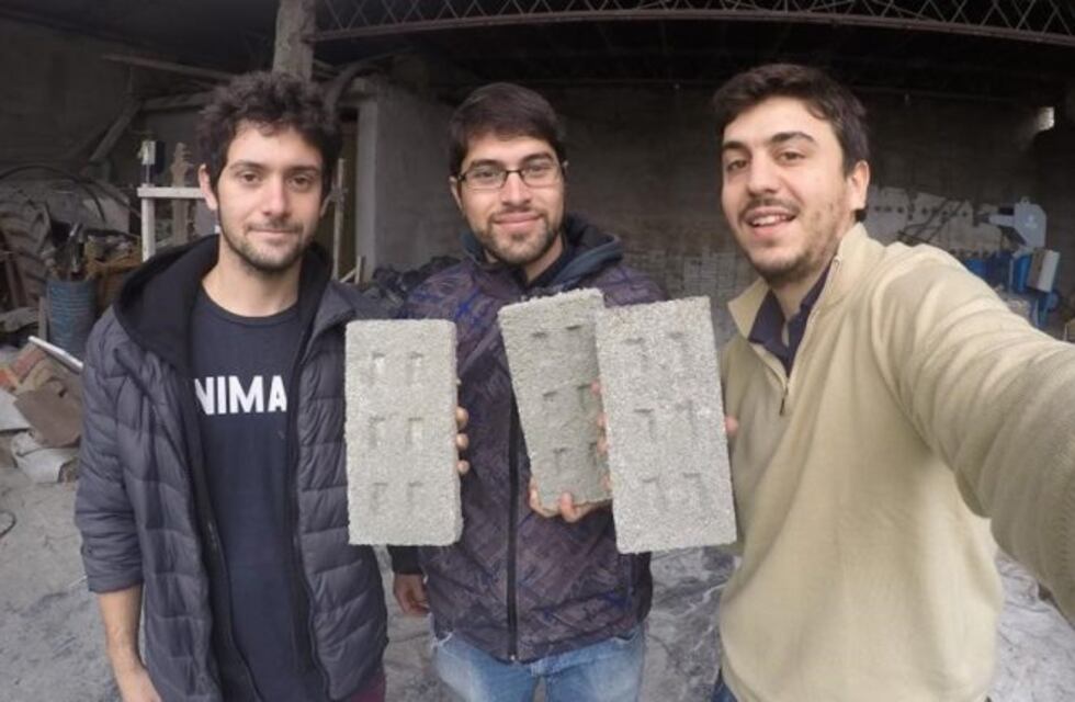 Los creadores de los ecoladrillos quieren crear un modelo que se pueda copiar en cualquier parte