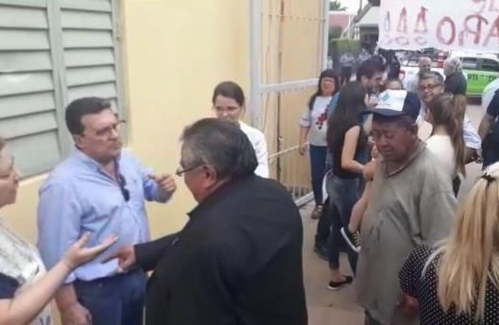 Vecinos se manifestaron frente al Concejo por la suspensión de Osnaghi