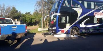 La colisión involucró a un ómnibus de la empresa Coop Tal\u002E (FM Power Max)