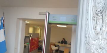 Polémica en el Concejo Municipal por la instalación de detectores de metales (@juanmonteverde)