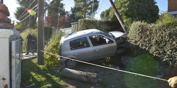 Despistó un vehículo en Bariloche y dejó sin luz al barrio Melipal