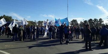 Los trabajadores de Vassalli marcharon hasta el cruce de la Ruta Nacional 33 y la Provincial 93\u002E (@somosnotrosario)