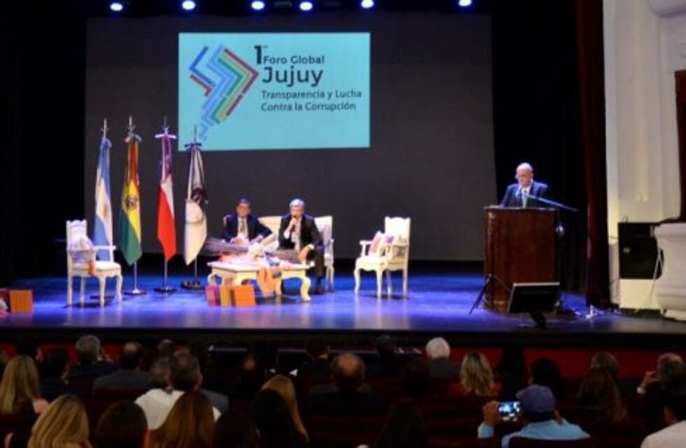 Especialistas consideran que la corrupción es un "atentado al orden democrático"