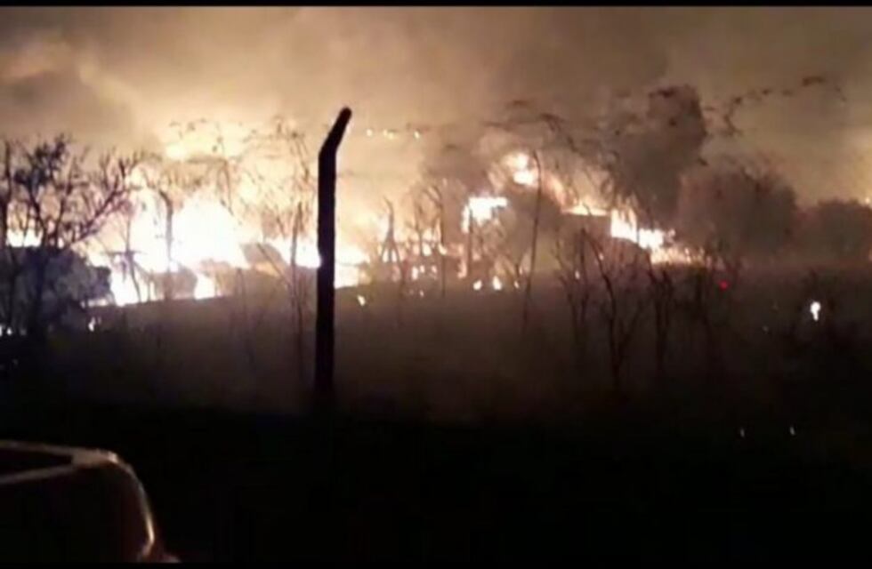 Increíble incendio afectó al Parque Industrial Sur en San Luis
