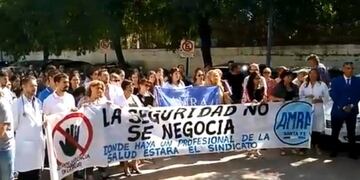 Amra protestó en el Hospital Roque Sáenz Peña bajo el lema \