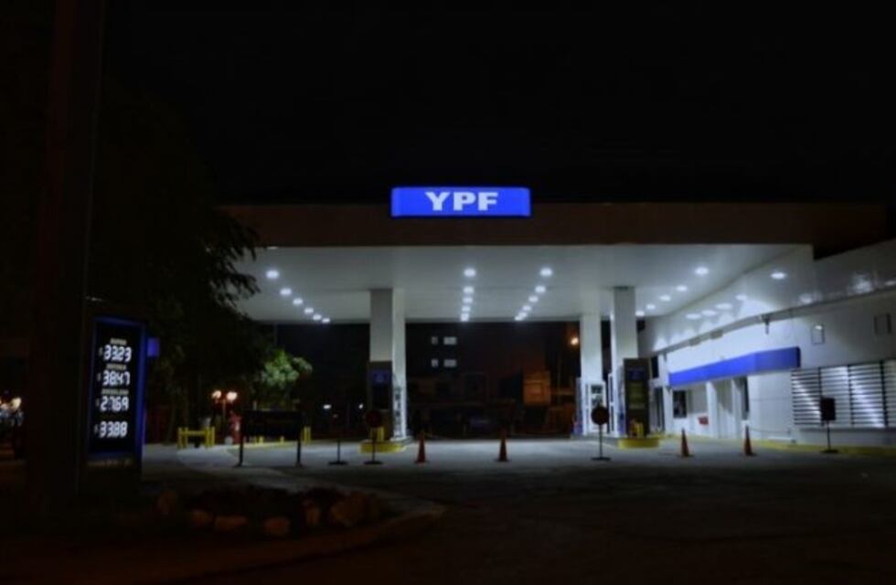 Varias estaciones de servicio permanecen cerradas por la falta de combustible