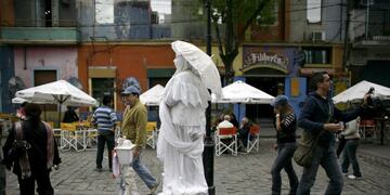 Travel Trip Buenos Aires on a Budget - ** TO GO WITH SLUG BUENOS AIRES BARATO ** Tourists visit the La Boca neighborhood in Buenos Aires, Friday, Oct\u002E 3, 2008\u002E Visitors get the most out of their stay in Buenos Aires by delving into pockets of passion in Argentine life, rather than scurrying from cathedral to war monument, many of which are often less impressive than their European counterparts\u002E (AP Photo/Natacha Pisarenko) buenos aires estatuas vivientes en la boca turismo atracciones turisticas