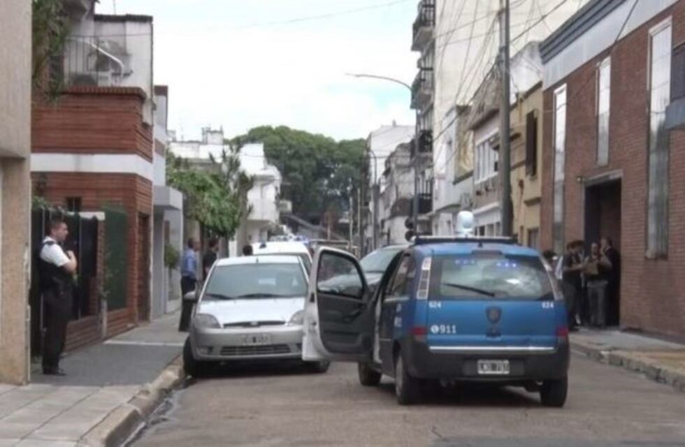 Robaron una camioneta y los detuvieron en un hotel alojamiento mientras festejaban San Valentín