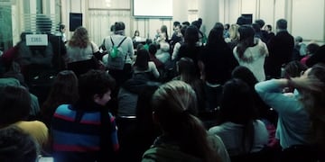 La iniciativa fue debatida a sala llena este martes en el Consejo Superior\u002E (@irugamboa)
