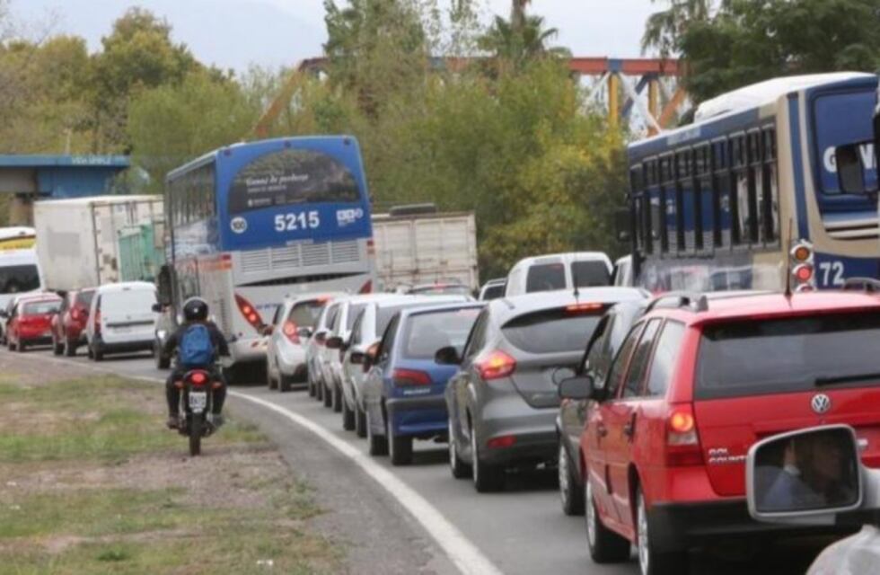 Dos jóvenes murieron en un accidente en el Acceso Este