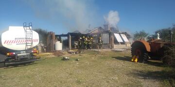 Despeñaderos: Bomberos Voluntarios lograron extinguir el incendio de una vivienda