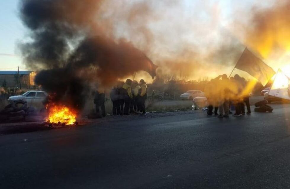 Cortan la ruta 3 en Puerto Madryn en apoyo a las protestas de los docentes