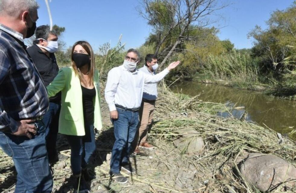 El gobernador Raúl Jalil recorrió la obra de la Costanera y la usina hidroeléctrica