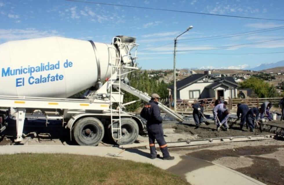 Calafate: municipio anuncia cumplimento de 100 cuadras asfaltadas