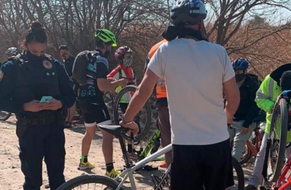 Ciclistas protestaron en el centro de Córdoba ante las medidas del COE