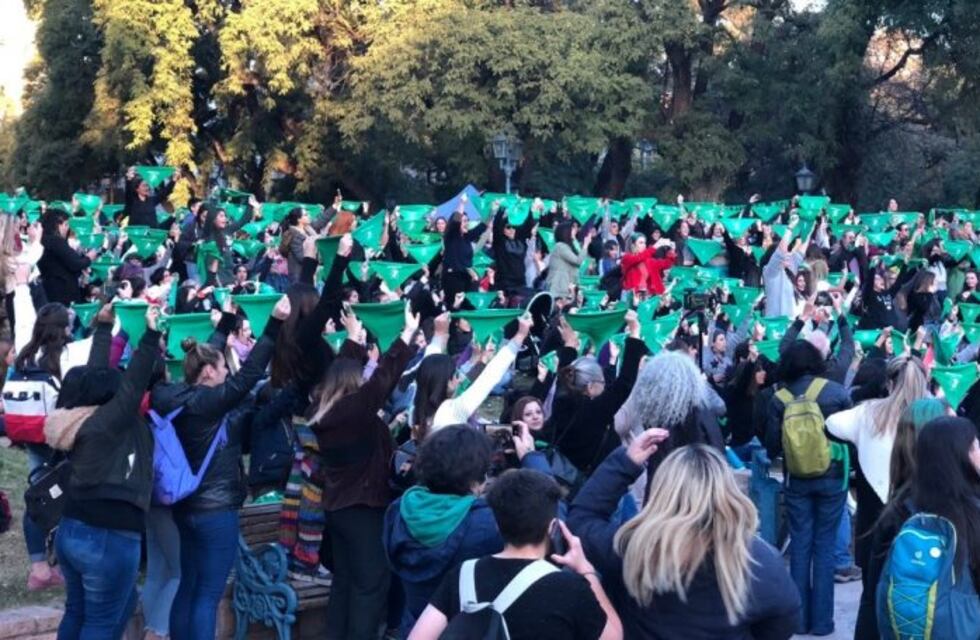 "Marea verde" en pleno centro de Mendoza