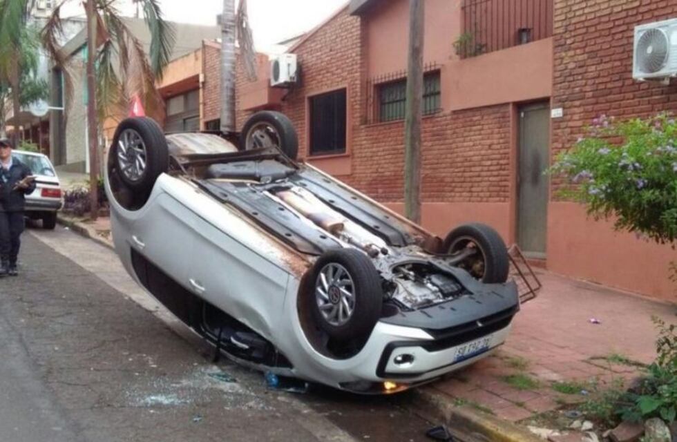Impresionante choque en el centro de Posadas: dos menores heridos