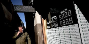 Frente de una casa de cambio\u002E (CIMECO) Foto ilustrativa