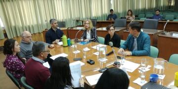 Este lunes hubo una reunión de concejales con la Secretaria de Auditoría y Control de Gestión, Amalia Galantti y la representante del CIPPEC, Natalia Aquilino, por la creación del Instituto Municipal de Evaluación de Políticas Públicas (IMEPP) (Prensa Concejo de Rafaela)