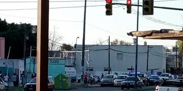 La policía y los bomberos montaron un amplio operativo sobre Abanderado Grandoli\u002E (@manolo823)