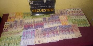 Dólares falsos\u002E (Policía de Salta)