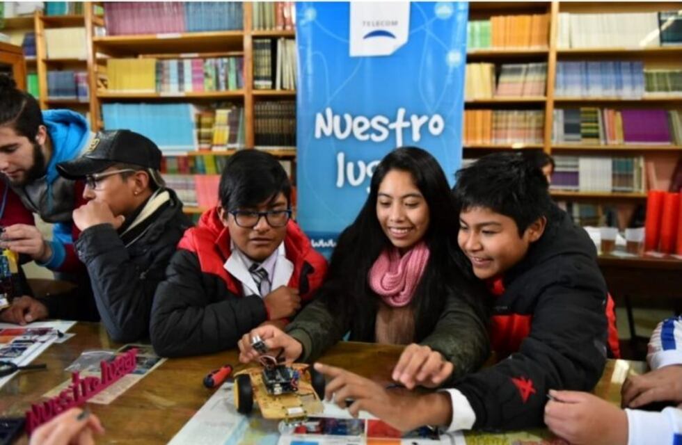 Más de 800 chicos armaron robots y aprendieron sobre cyberbullying