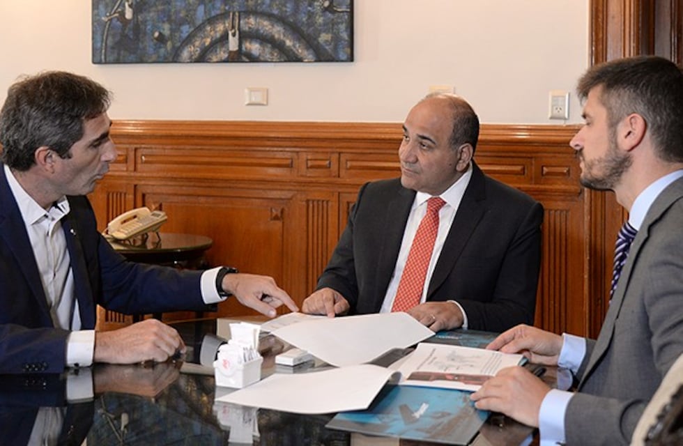 El gobernador Manzur se reunió con el gerente de Jet Smart