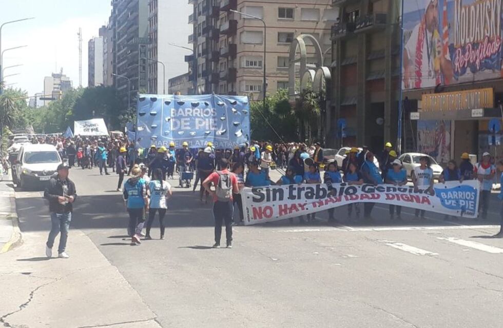 Organizaciones Sociales protestaron frente al Palacio Municipal por la canasta navideña