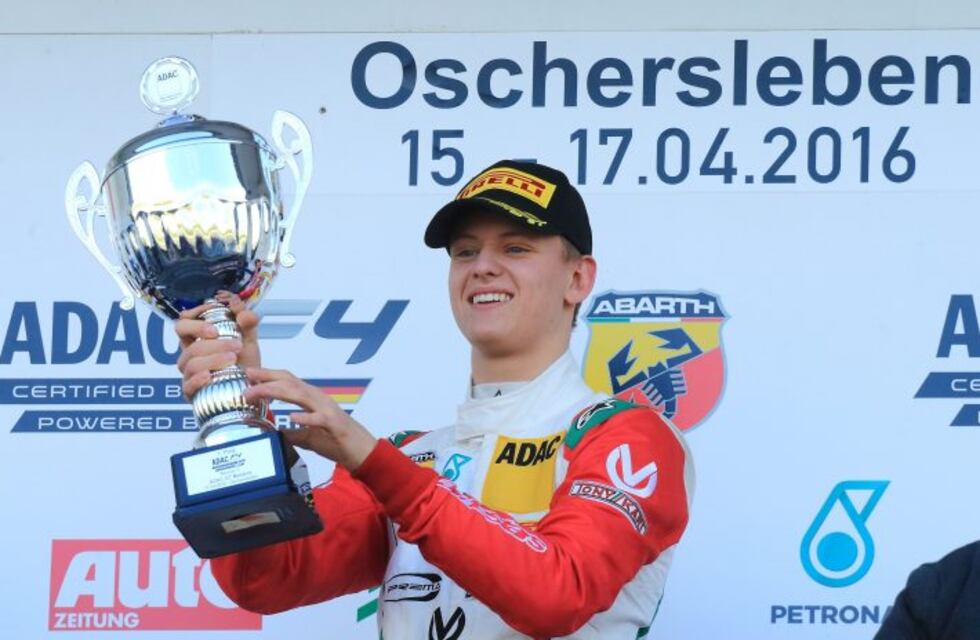 El jefe de Ferrari aseguró que el hijo de Schumacher tendrá "siempre la puerta abierta"