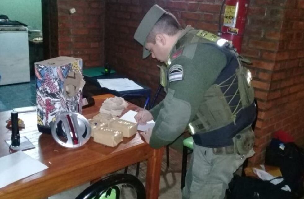 Cocaína en un ómnibus de larga distancia escondida en parlante