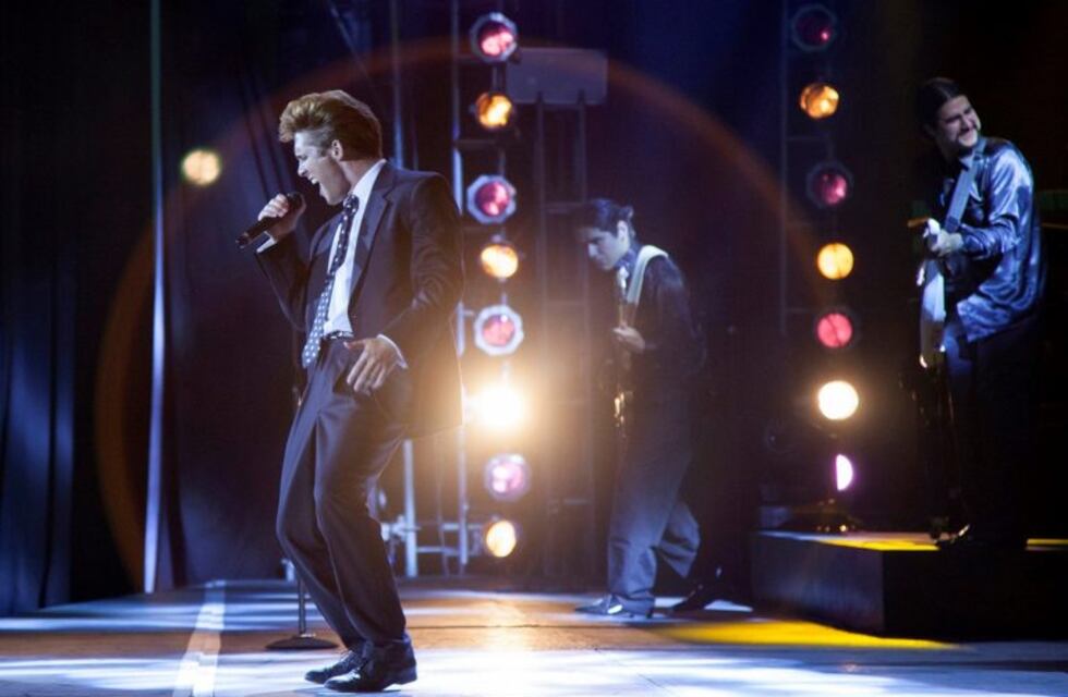 Este domingo termina la serie sobre la vida de Luis Miguel que levantó la carrera del cantante