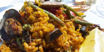 Receta de paella de verduras y pescado\u002E