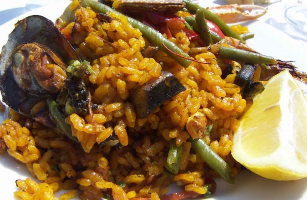 Receta de paella de verduras y pescado