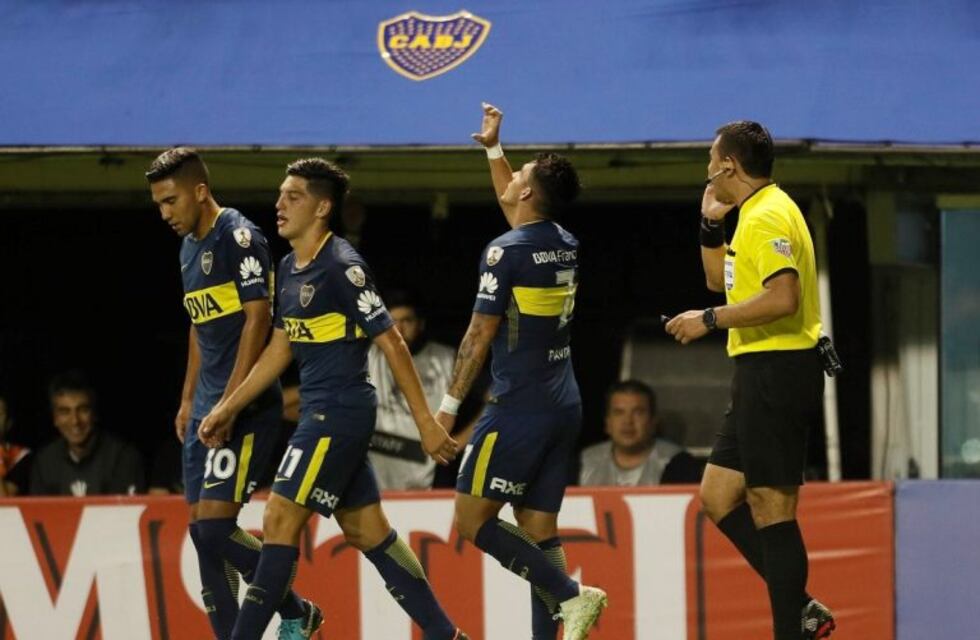 Pavón sigue imparable; y Wanchope malogró un penal
