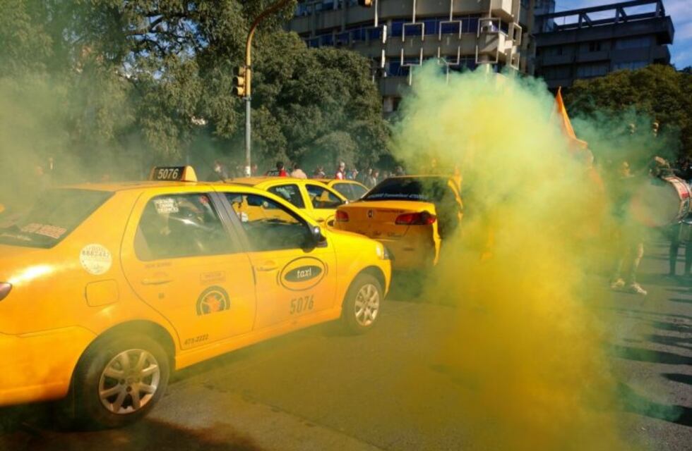 Marcha de taxistas complicó el tránsito en el centro este martes