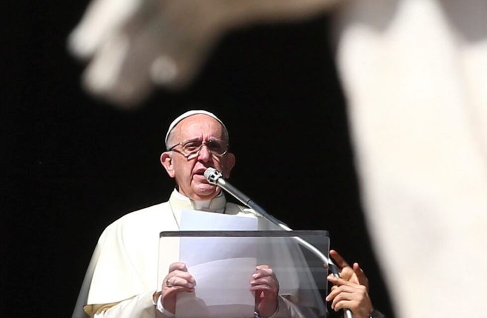 El papa Francisco dijo que está afligido por los atentados recientes