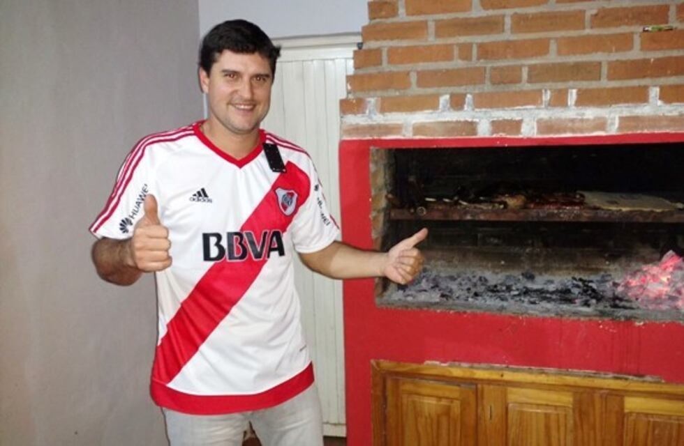 Metió dos goles, festejó el tercero del equipo, cayó y murió en el Samic