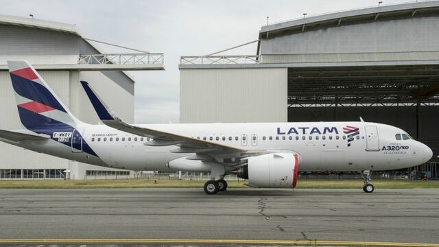 Latam arranca a volar entre Rosario y Santiago.