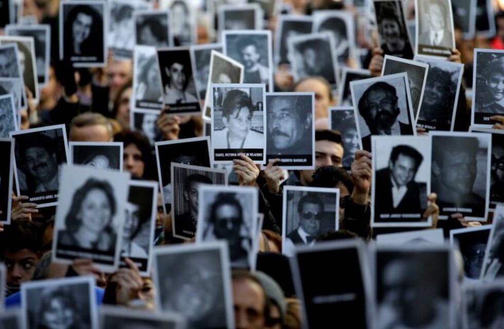 Encuentran un nuevo ADN en restos del ataque a la AMIA e investigan si pertenecería a un "atacante suicida"